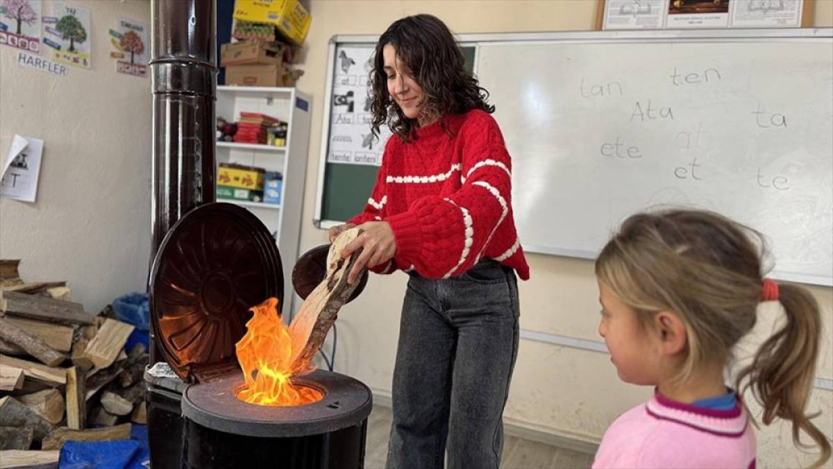 Okulunun hem müdürü hem öğretmeni hem de hizmetlisi