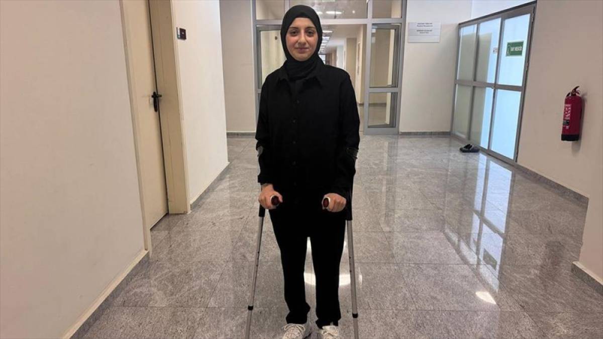 Gen&ccedil; kızın uyluğundaki kanserli kemik temizlenip yeniden yerine yerleştirildi