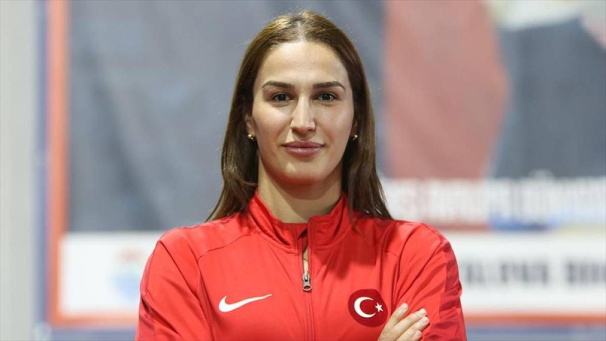Milli güreşçi Buse Tosun Çavuşoğlu, başarılarıyla gençlere örnek oluyor