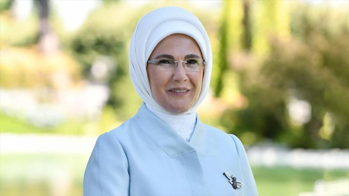 Emine Erdoğan Berat Kandili'ni kutladı