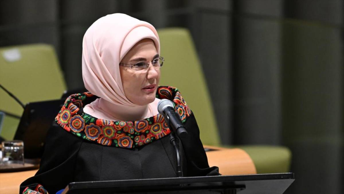 Emine Erdoğan: Okyanuslar nefes alamıyor, şehirler atıklarıyla m&uuml;cadele edemiyor