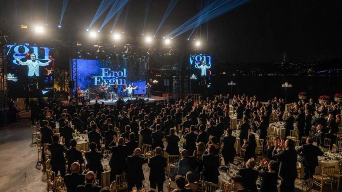 &Ouml;zdilek Holding 55 yıllık yolculuğunu &ccedil;alışma arkadaşlarıyla kutladı