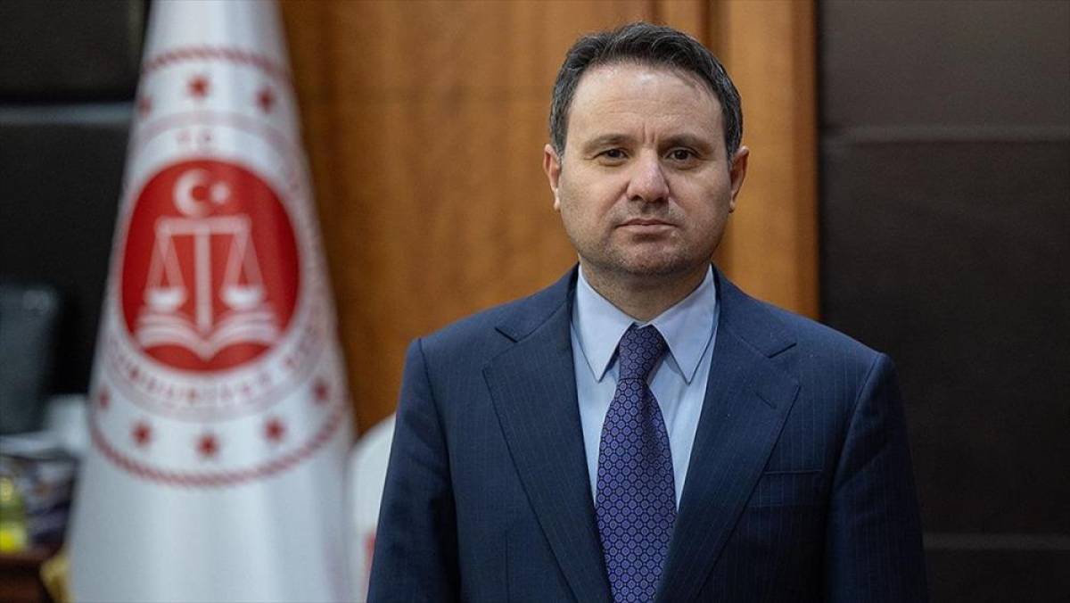 Bakan G&uuml;rlek: e-Avukat uygulamasıyla h&uuml;k&uuml;ml&uuml; ve tutuklular avukatlarıyla g&ouml;r&uuml;nt&uuml;l&uuml; g&ouml;r&uuml;şebilecek