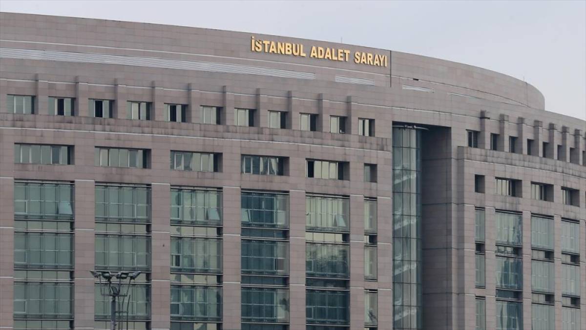 İstanbul merkezli "usuls&uuml;z vatandaşlık" operasyonunda yakalanan 52 ş&uuml;pheliye tutuklama talebi