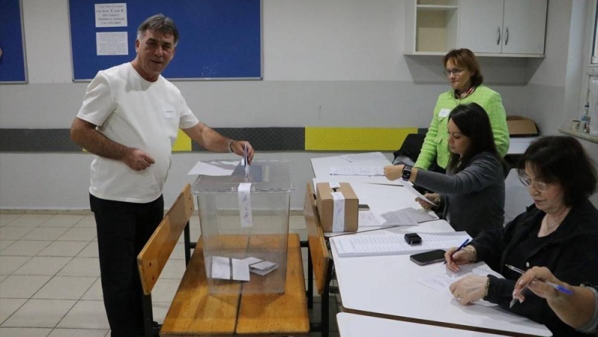 Trakya'daki &ccedil;ifte vatandaşlar Bulgaristan'daki cumhurbaşkanı se&ccedil;imi i&ccedil;in sandık başına gitti