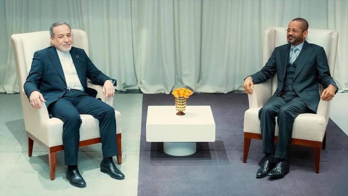 İran Dışişleri Bakanı, ABD ile g&ouml;r&uuml;şmeler &ouml;ncesi Cenevre'de Ummanlı mevkidaşıyla bir araya geldi