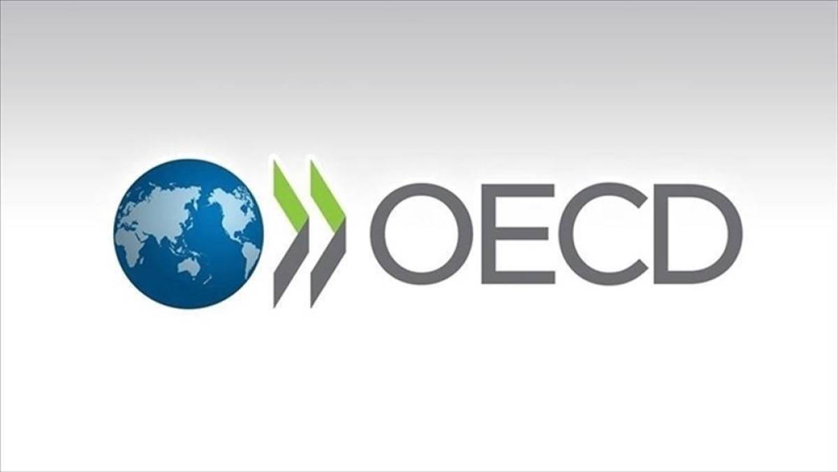 OECD, k&uuml;resel ekonomiye ilişkin 2026 b&uuml;y&uuml;me tahminini korurken 2027 i&ccedil;in d&uuml;ş&uuml;rd&uuml;