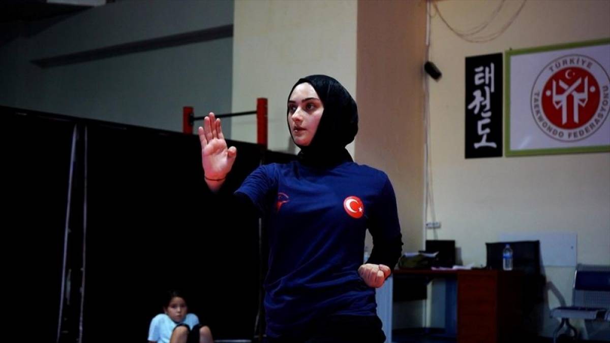 Ispartalı milli tekvandocu Nazike Nur Yazıcı'nın hedefi D&uuml;nya Şampiyonası'nda k&uuml;rs&uuml;