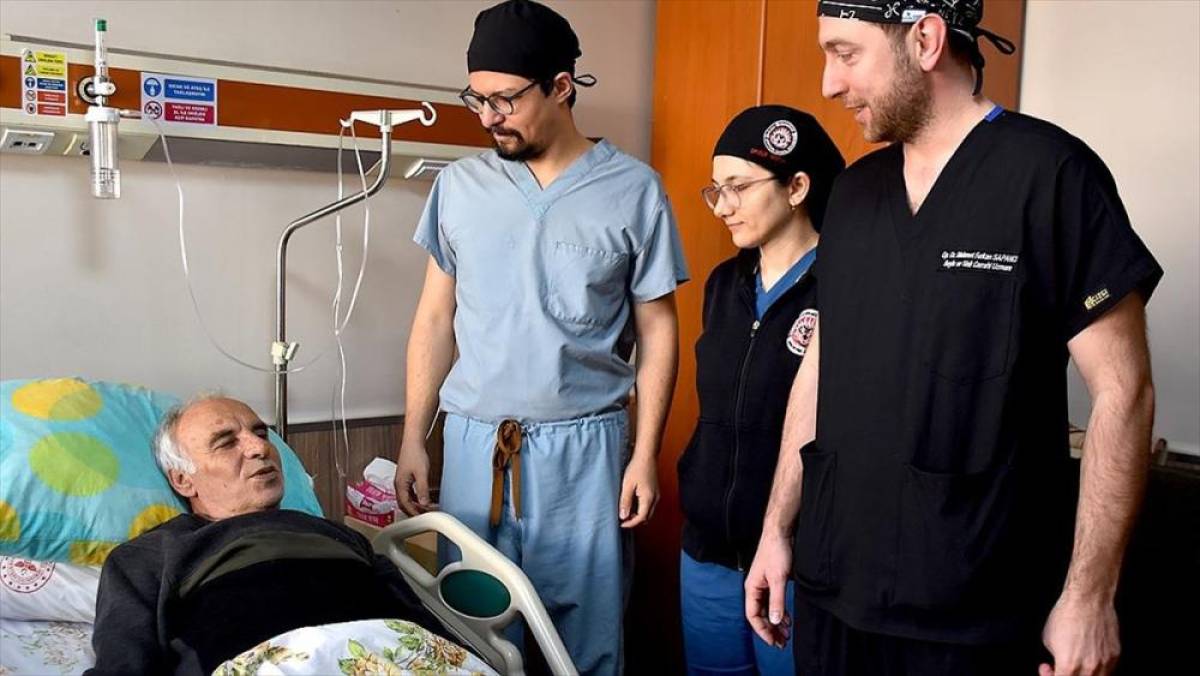 Bitlis'te 66 yaşındaki hasta kapalı y&ouml;ntemle yapılan omurga ameliyatıyla sağlığına kavuştu