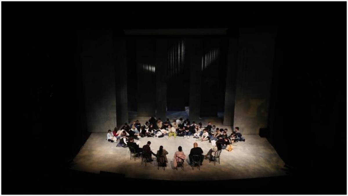 Diyarbakır Devlet Tiyatrosu perdesini g&ouml;zler i&ccedil;in değil, kalpler i&ccedil;in de a&ccedil;ıyor