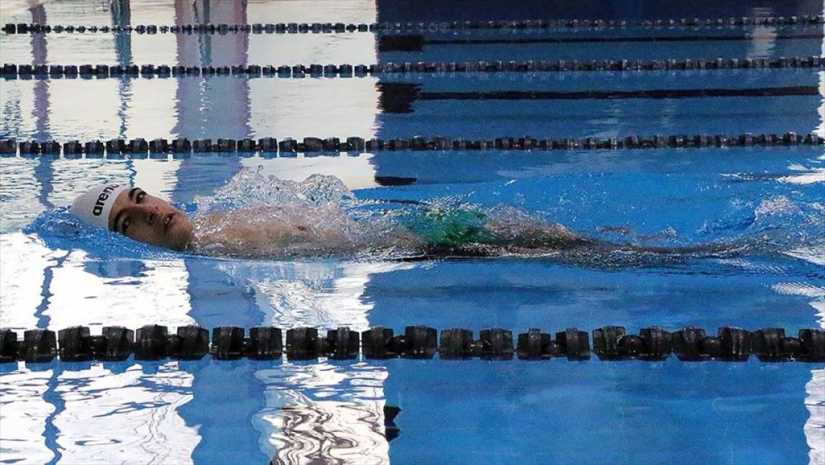 Engelleri havuzda aşan milli y&uuml;z&uuml;c&uuml;, 4 yılda uluslararası 11 madalya kazandı