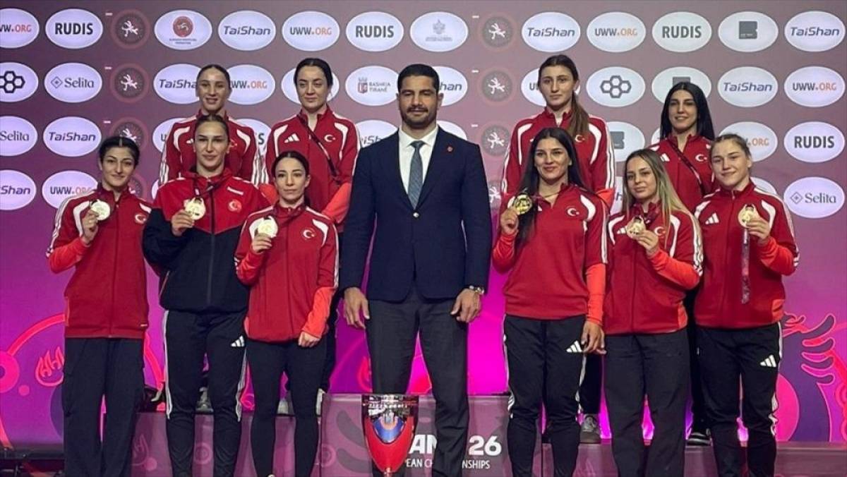 Kadın milli g&uuml;reş&ccedil;iler, Avrupa Şampiyonası'nda performanslarıyla g&ouml;z doldurdu