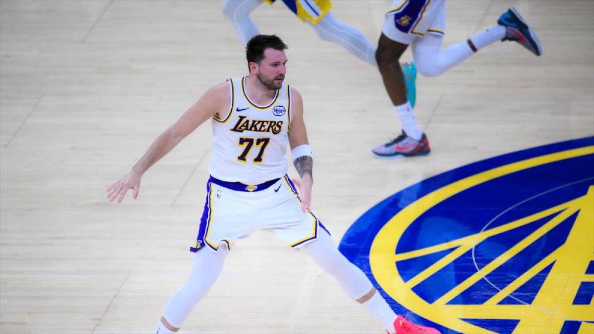 NBA'de Lakers, Luka Doncic'in 41 sayı attığı ma&ccedil;ta sezonun ilk mağlubiyetini aldı