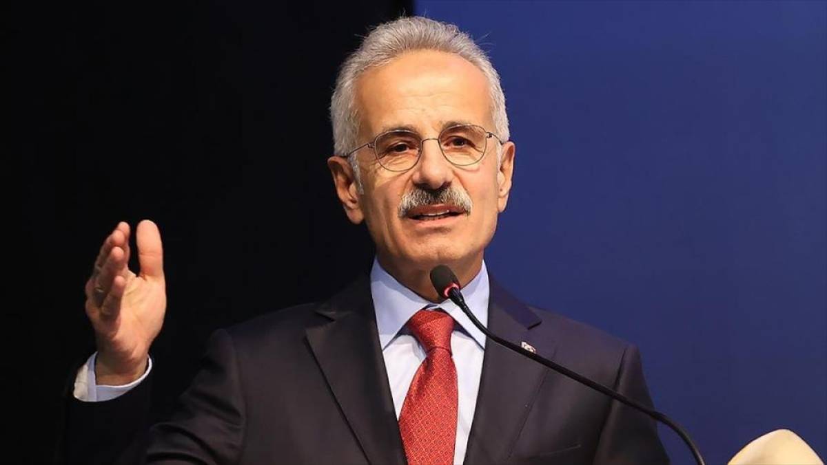 Bakan Uraloğlu: 225 kilometre hızdaki hızlı trenimizi önümüzdeki aylarda test sürüşleri için raylara indireceğiz