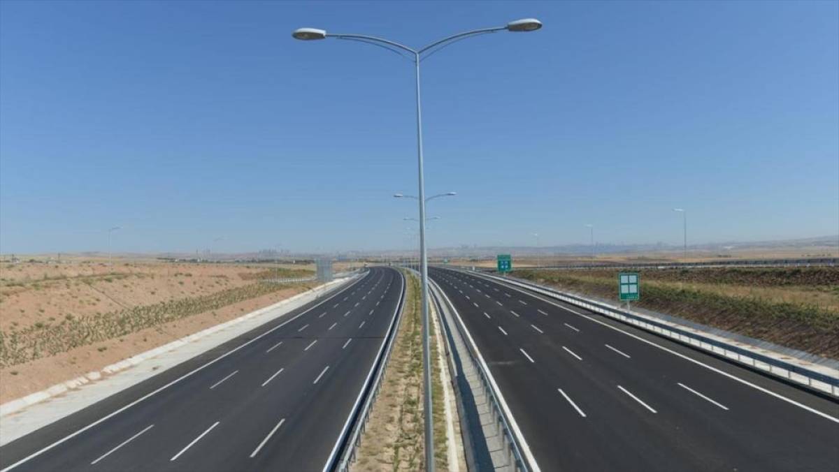 B&ouml;l&uuml;nm&uuml;ş yol ve otoyollar sayesinde 768 milyon saat tasarruf sağlandı