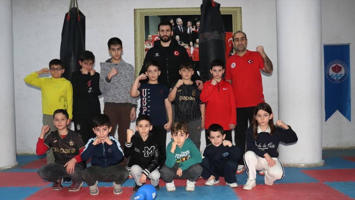 Caminin kullanılmayan b&ouml;l&uuml;m&uuml; &ccedil;ocuklar i&ccedil;in spor salonu oldu