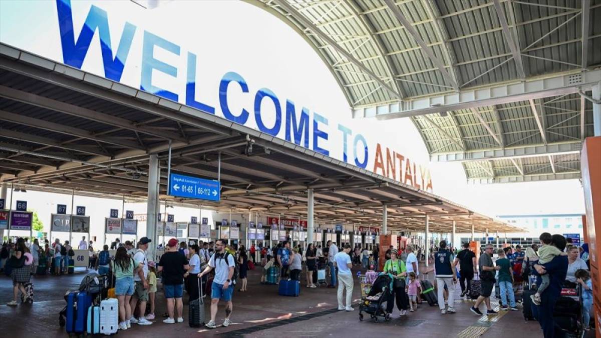 T&uuml;rkiye'ye 8 ayda en fazla yabancı ziyaret&ccedil;i Rusya ve Almanya'dan geldi