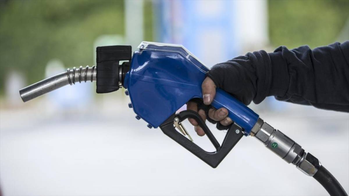 Bayram tatilinde g&uuml;nl&uuml;k akaryakıt t&uuml;ketimi 3 yılın zirvesine &ccedil;ıktı