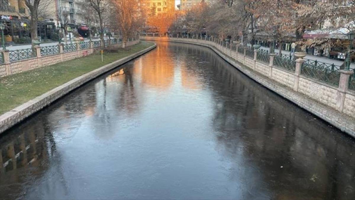 Porsuk &Ccedil;ayı'nın y&uuml;zeyinde buz tabakası oluştu