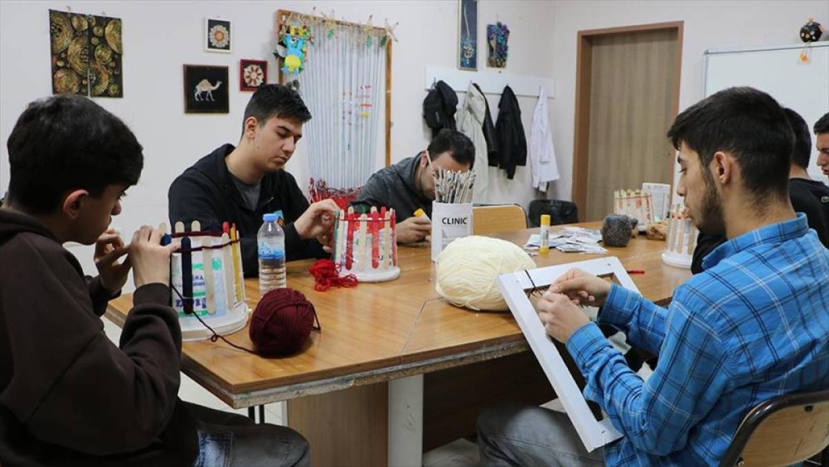 Kilis'te &ouml;zel gereksinimli bireyler geri d&ouml;n&uuml;ş&uuml;mle &uuml;retmenin mutluluğunu yaşıyor