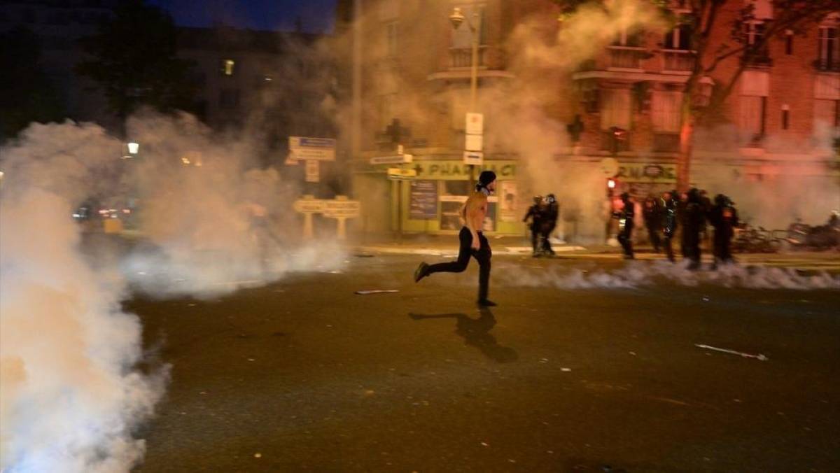 Fransa'da UEFA Şampiyonlar Ligi kutlamalarında &ccedil;ıkan olaylarda 426 kişi g&ouml;zaltına alındı