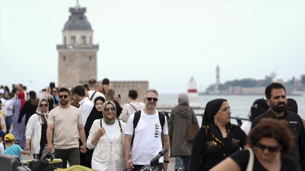 T&uuml;rkiye'nin turizm geliri yılın ikinci &ccedil;eyreğinde yıllık bazda y&uuml;zde 2,6 azaldı