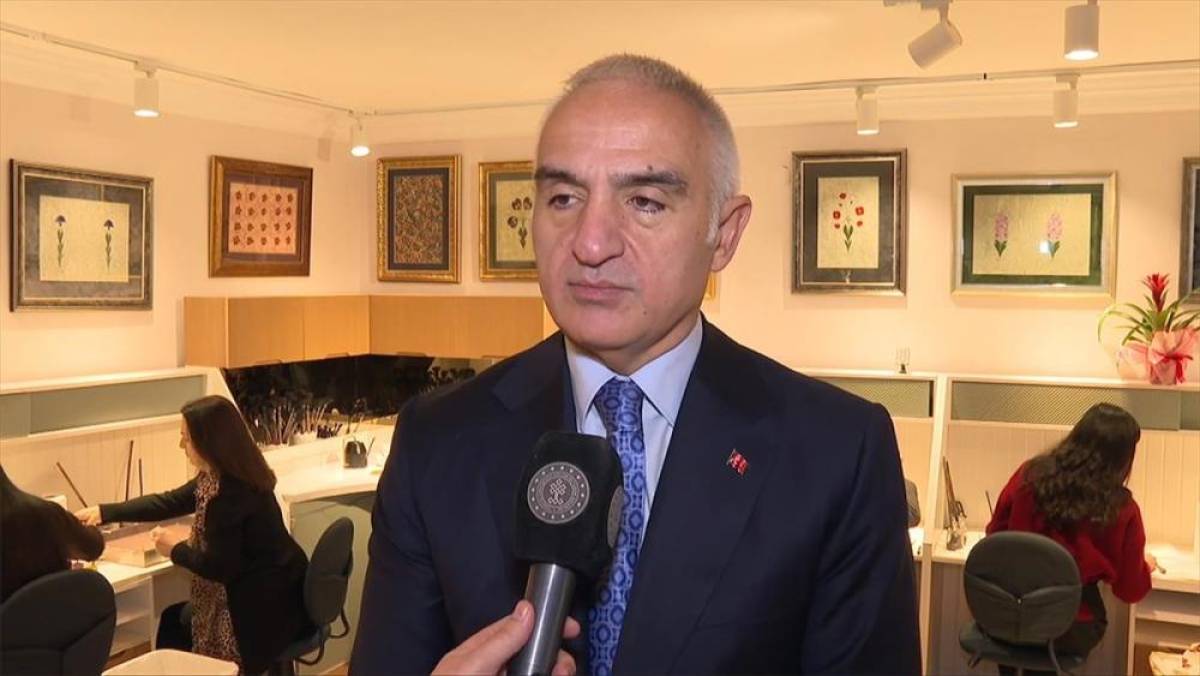 K&uuml;lt&uuml;r ve Turizm Bakanı Ersoy: T&uuml;rkiye, k&uuml;lt&uuml;rel miras taşıyıcılarına yaslanan g&uuml;&ccedil;l&uuml; bir birikime sahip