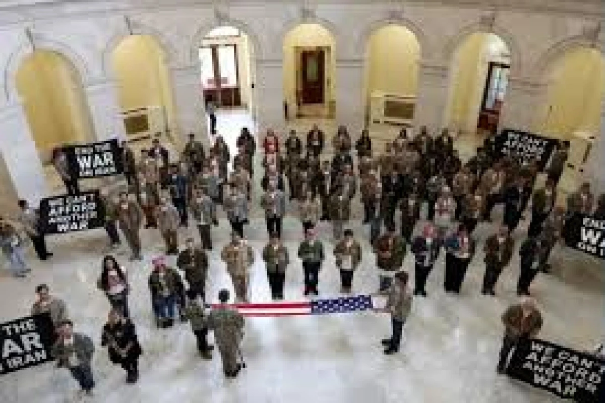 ABD'li Gaziler, İran'a Karşı Savaşı Protesto Ederken Tutuklandı