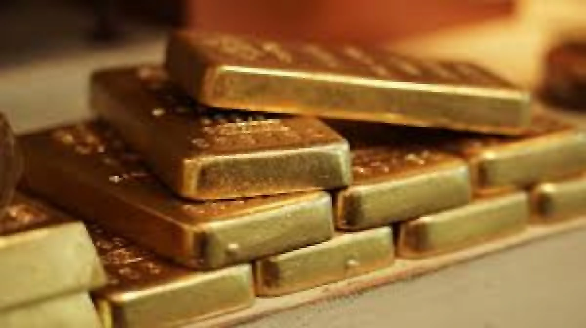 Altın d&uuml;ş&uuml;ş&uuml; telafi etti: G&uuml;venli liman talebiyle toparlanma