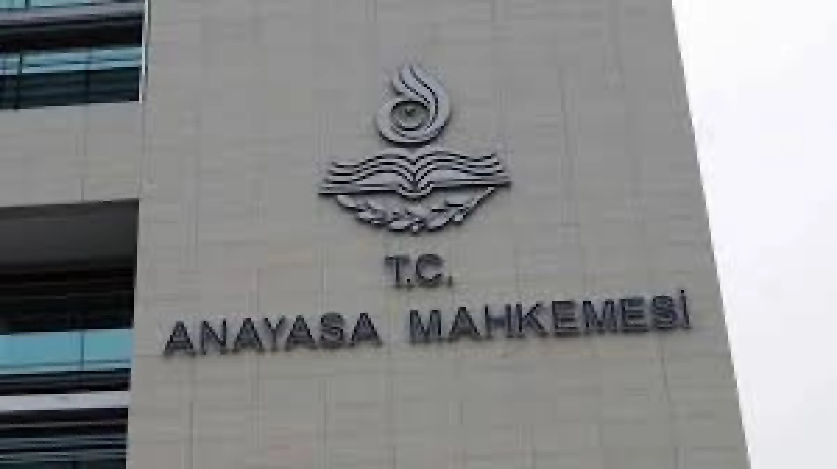Anayasa Mahkemesi, &ldquo;s&uuml;resiz nafaka&rdquo; d&uuml;zenlemesini iptal etti