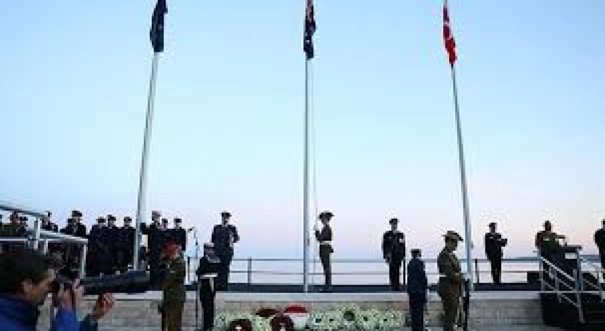 Anzak Koyu'nda geleneksel "Şafak Ayini" yapıldı