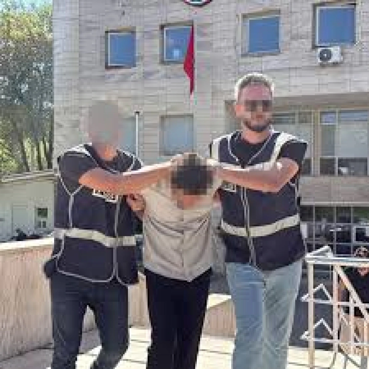 Atat&uuml;rk b&uuml;st&uuml;ne zarar veren ş&uuml;pheli tutuklandı
