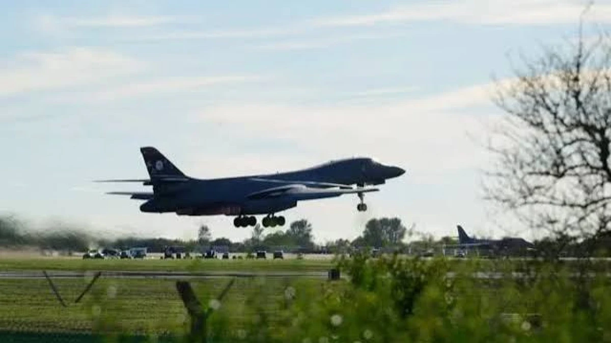 Başkan Trump, ABD'nin bir 'tehdit' nedeniyle İngiltere'deki &uuml;ss&uuml;nden t&uuml;m bombardıman u&ccedil;aklarını geri &ccedil;ektiğini doğruladı