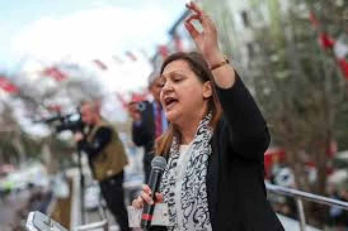 Burcu K&ouml;ksal'dan Ak Parti'ye ge&ccedil;eceğine dair a&ccedil;ıklama geldi