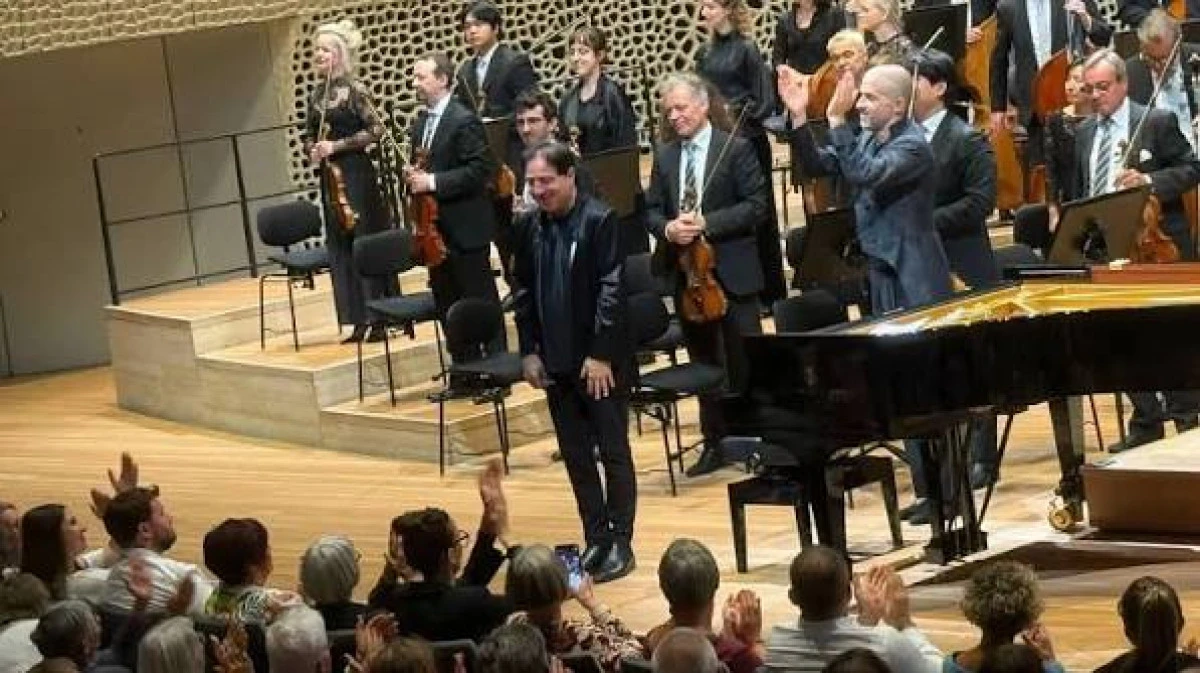 Fazıl Say, Elbphilharmonie konser salonunda &ldquo;Anadolu&rsquo;nun sessizliği&rdquo; ile b&uuml;y&uuml;ledi