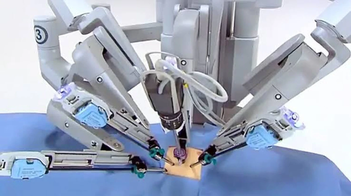 Geleceğin cerrahları robotlarla eğitİliyor
