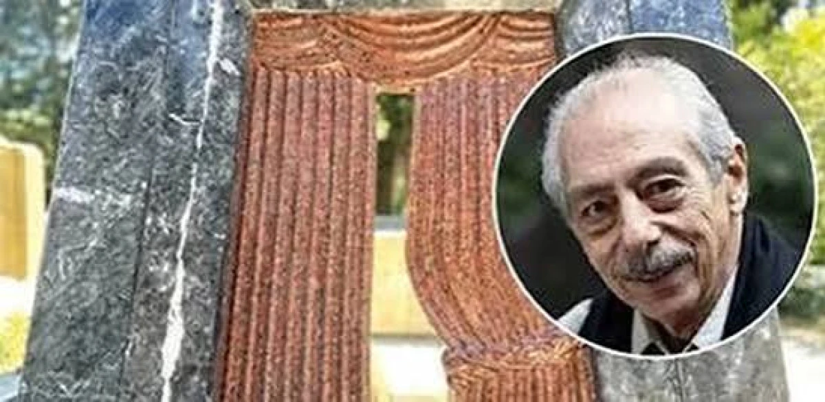 Genco Erkal i&ccedil;in tiyatro sahnesi şeklinde anıt mezar yapıldı