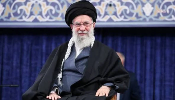 İran, &ouml;ld&uuml;r&uuml;len dini lideri Hamaney'i bir haftalık yasla defnetmeye hazırlanıyor