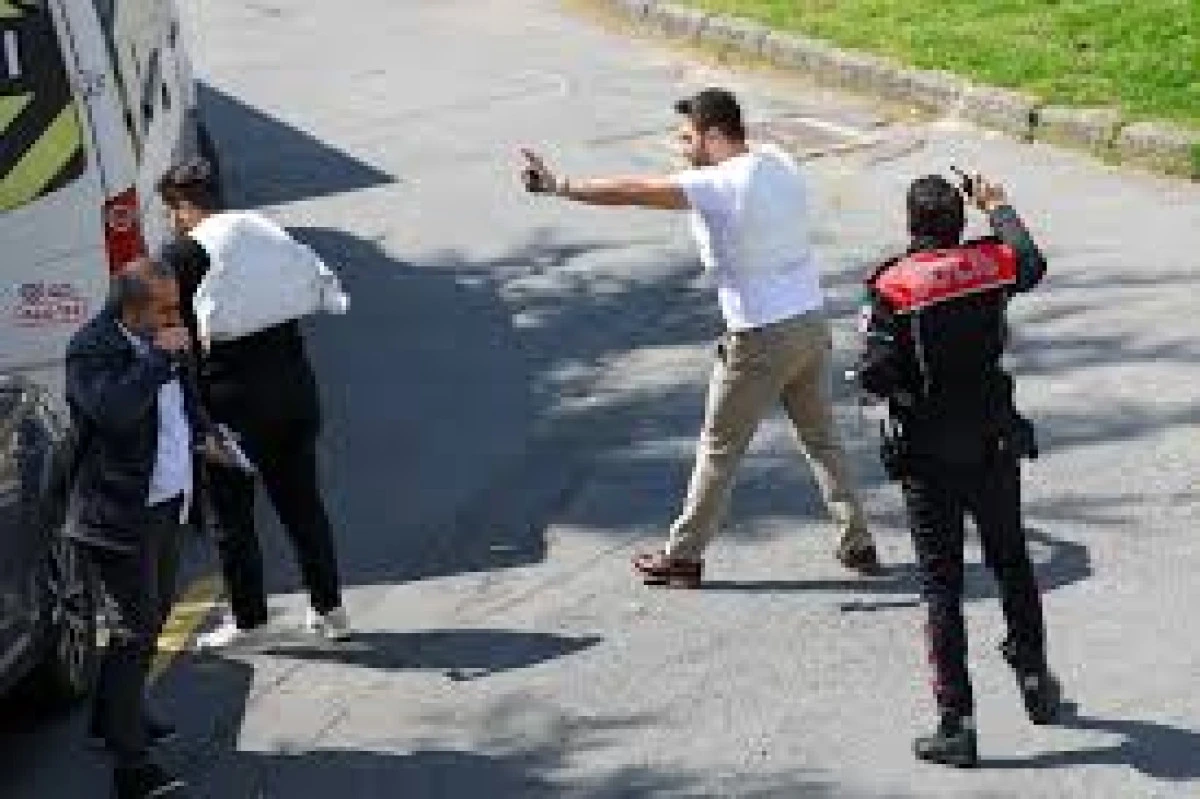 İstanbul'da İsrail Başkonsolosluğu &ouml;n&uuml;nde silahlı &ccedil;atışma!