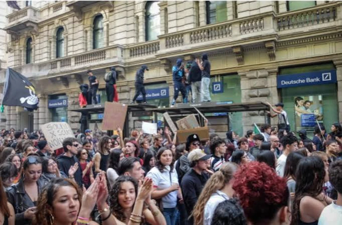 İtalya'da geniş &ccedil;aplı grev: Hayat pahalılığı ve askeri harcamalar protesto edilecek