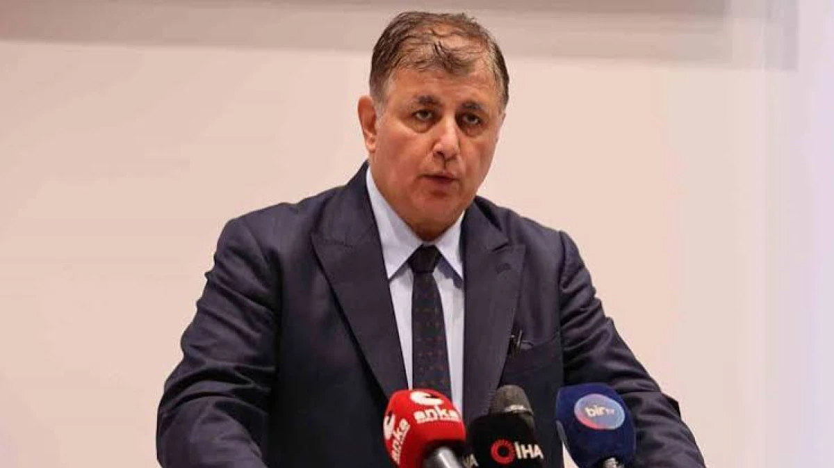 İzmir B&uuml;y&uuml;kşehir Belediye Başkanı Cemil Tugay CHP'den istifa etti