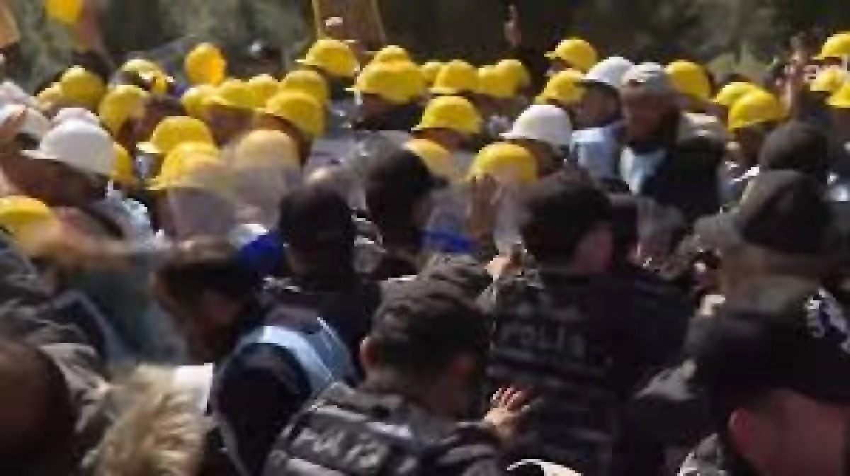 Maaşlarını Alamayan Madencilerin Ankara'daki Eylemi S&uuml;r&uuml;yor