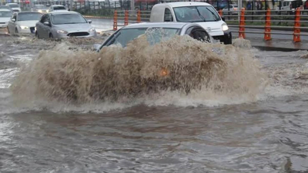 Meteoroloji'den sel ve yıldırım tehlikesine karşı 4 b&ouml;lge i&ccedil;in acil uyarı!