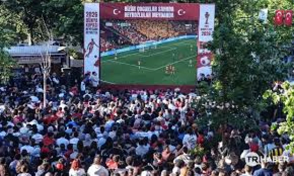 Meydanlarda milli ma&ccedil; i&ccedil;in dev ekran kurulmayacak