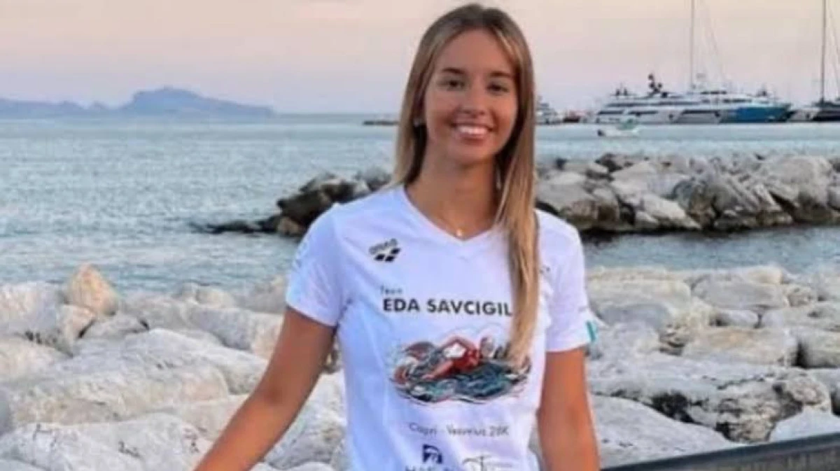 Milli y&uuml;z&uuml;c&uuml; Eda Savcıgil, Catalina Kanalı'nı &ccedil;ifte rekorla ge&ccedil;ti