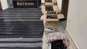 Polis duvarı balyozla kırdı, içinden çıkanlara inanamadı