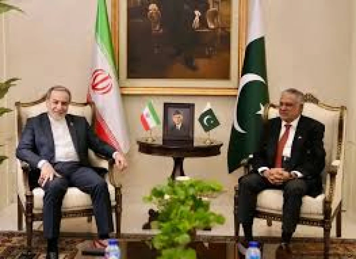 İran Dışişleri Bakanı İslamabad'da; ABD, g&ouml;r&uuml;şmeler i&ccedil;in el&ccedil;ilerin seyahat edeceğini s&ouml;yledi