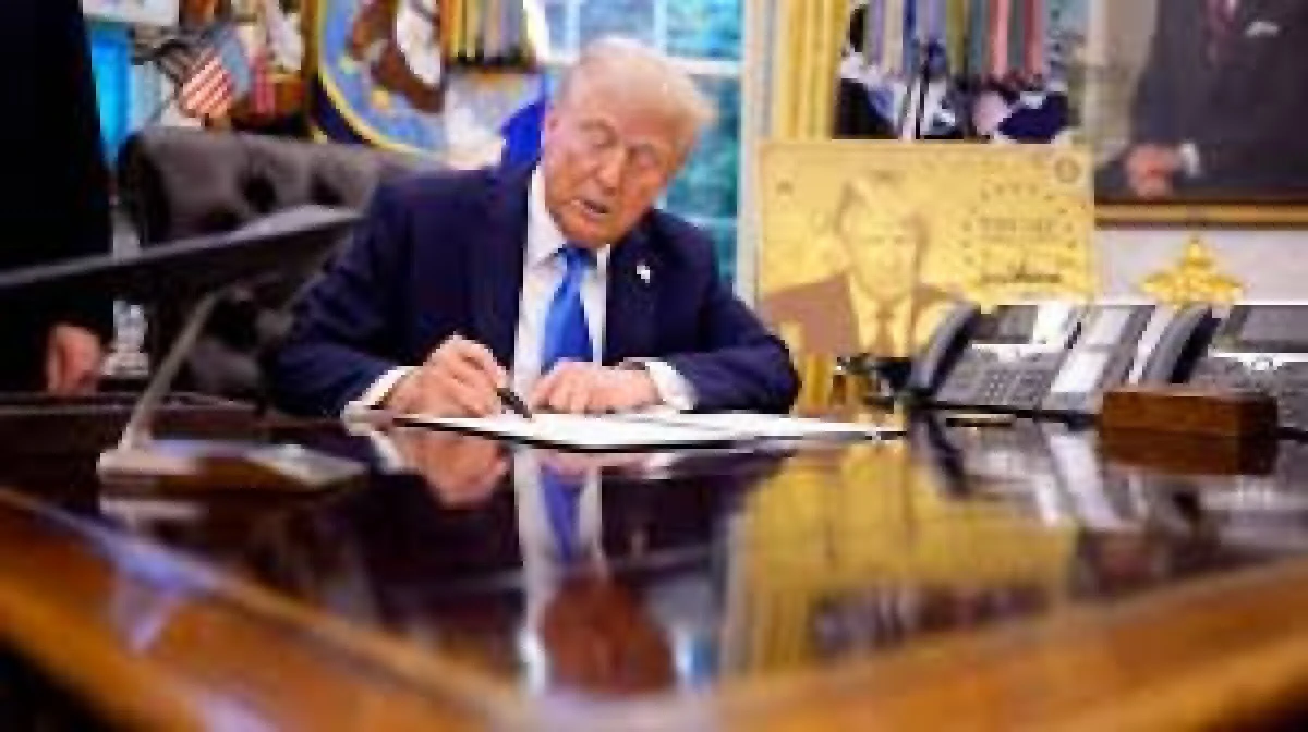 Trump, bazı ila&ccedil; ithalatına %100 g&uuml;mr&uuml;k vergisi uyguladı